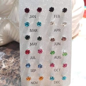 12-pairs of Stud Earrings